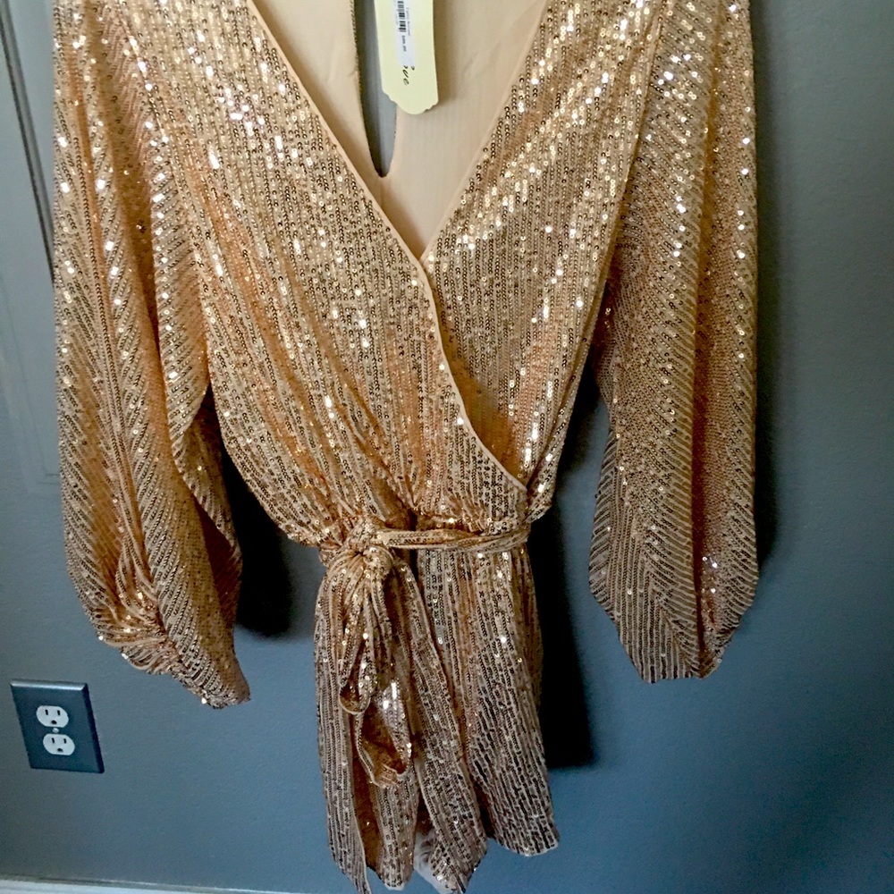 Sequined short romper,with attached belt.
